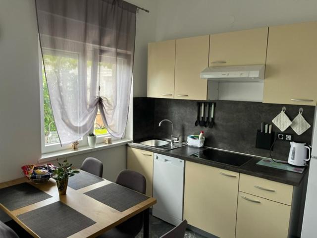Apartman Laura Dramalj Pokój zdjęcie