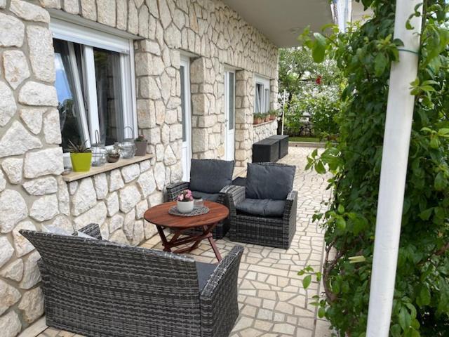 Apartman Laura Dramalj Pokój zdjęcie