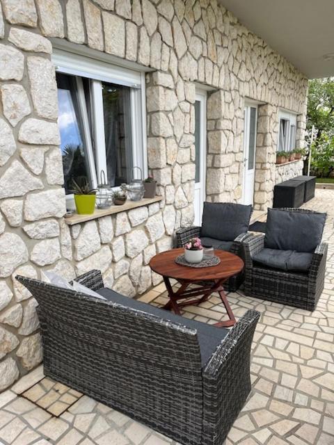 Apartman Laura Dramalj Pokój zdjęcie