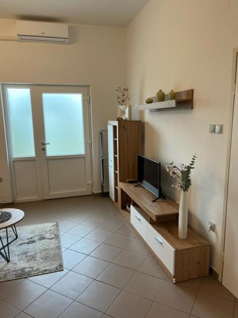 Apartman Laura Dramalj Pokój zdjęcie