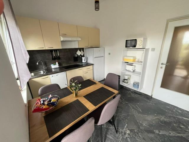 Apartman Laura Dramalj Pokój zdjęcie